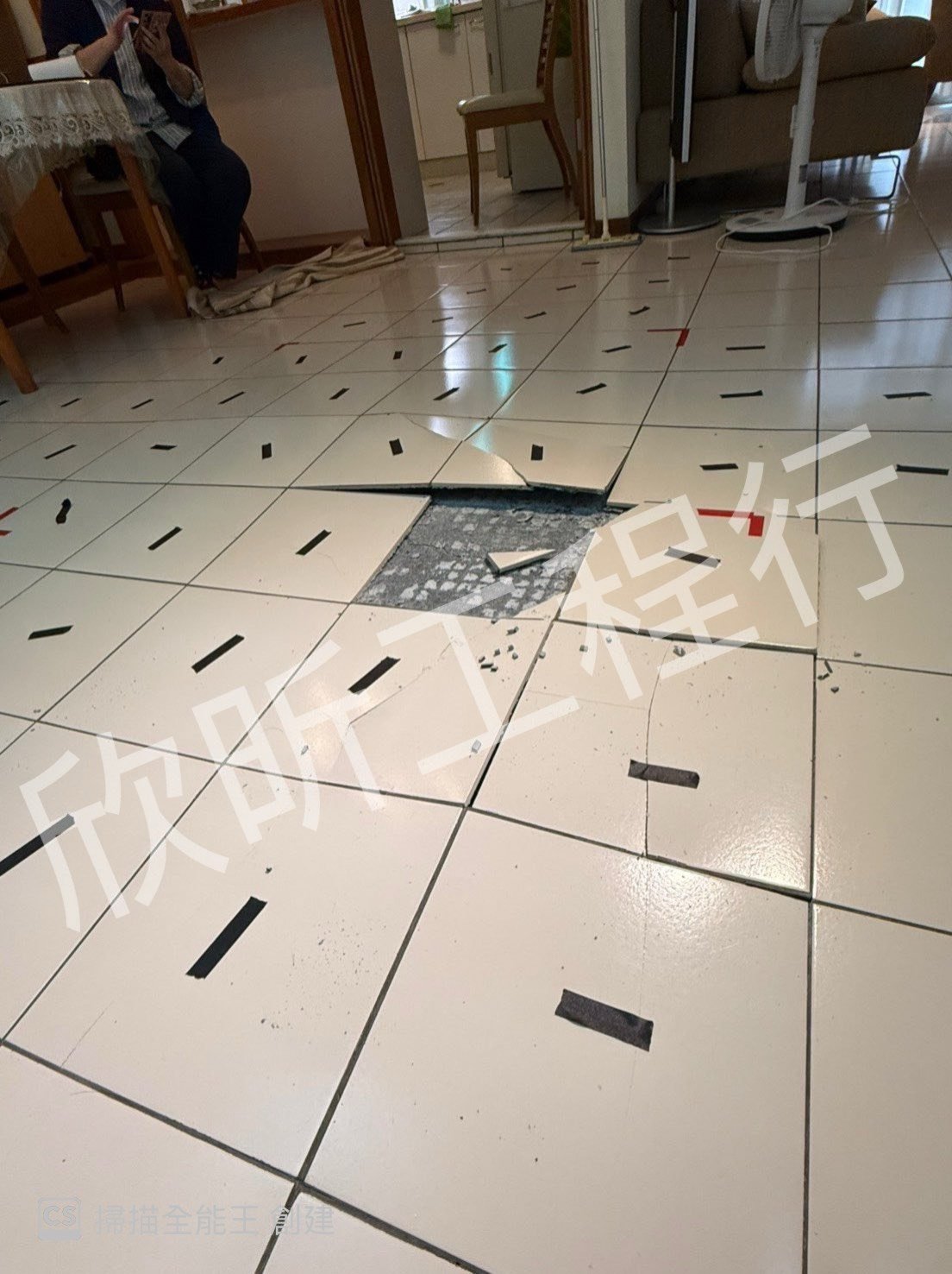 磁磚爆裂 碎裂 緊急修復前